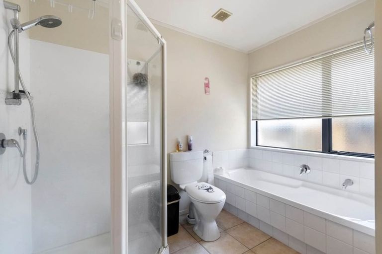 Photo of property in 19 Old Park Place, Takanini, 2112