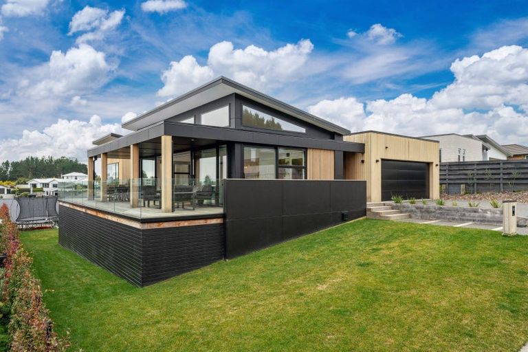 Photo of property in 33 Botanical Heights Drive, Waipahihi, Taupo, 3330