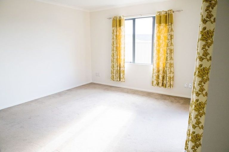 Photo of property in 12 Erceg Way, Rosehill, Papakura, 2113