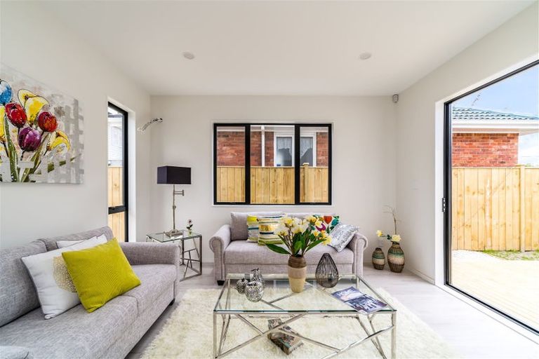 Photo of property in 718b Massey Road, Mangere, Auckland, 2022