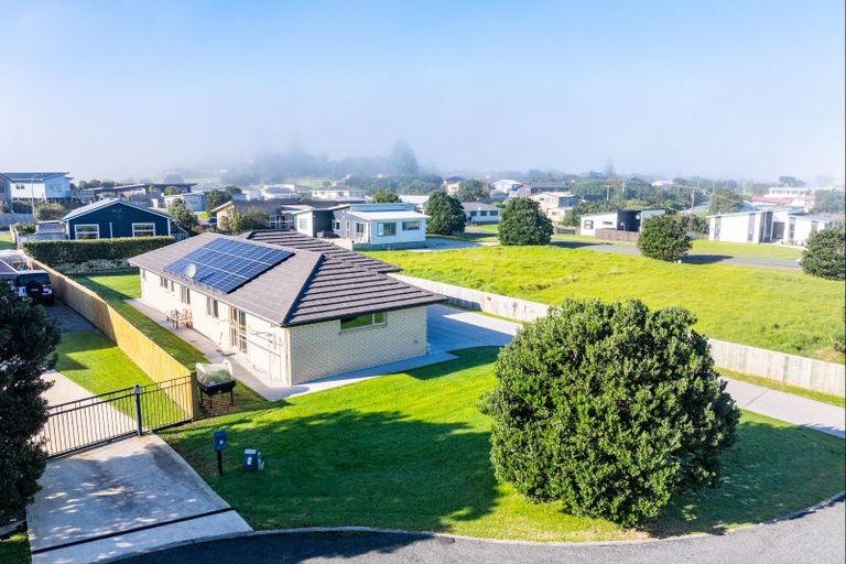 Photo of property in 4 Pipi Place, Baylys Beach, Dargaville, 0377