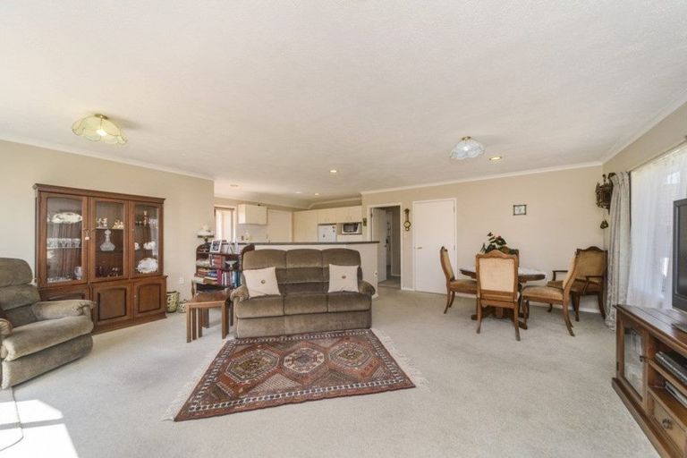 Photo of property in 3 Royal Fern, Kelvin Grove, Palmerston North, 4414