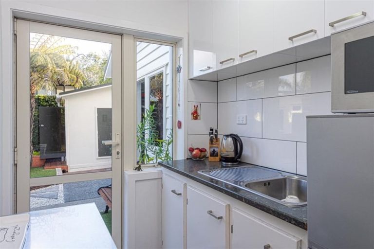 Photo of property in 2/29 Orchard Road, Browns Bay, Auckland, 0630