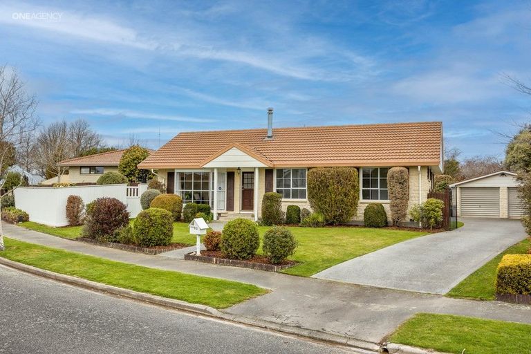Photo of property in 83 Dunbarton Street, Redwood, Christchurch, 8051