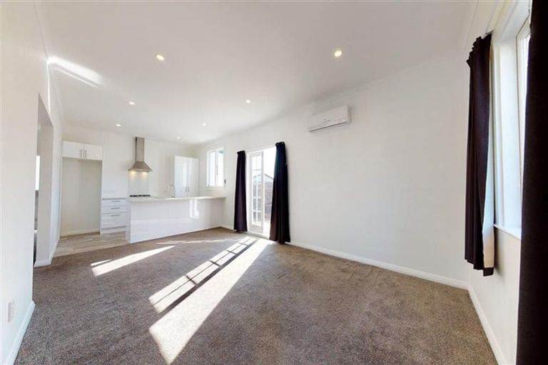 Photo of property in 100 Randwick Road, Moera, Lower Hutt, 5010