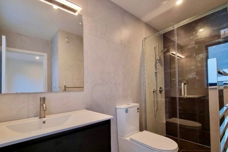 Photo of property in 8/18 Sylvan Crescent, Te Atatu South, Auckland, 0610