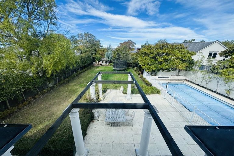 Photo of property in 12 Snowdon Road, Fendalton, Christchurch, 8052