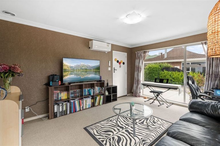 Photo of property in 39 Ambleside Drive, Burnside, Christchurch, 8053