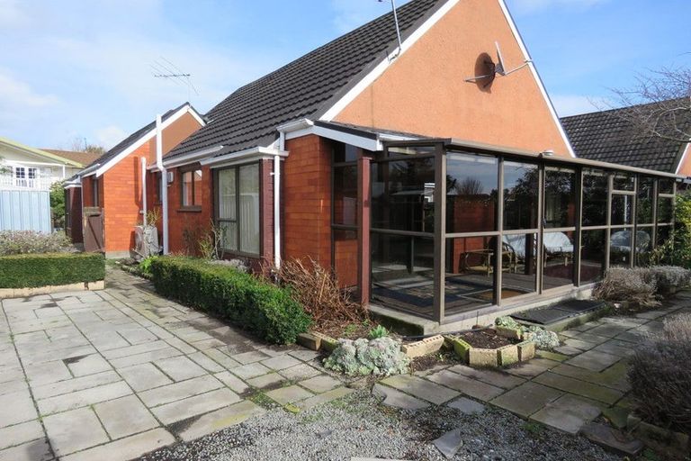 Photo of property in 2/110a Withells Road, Avonhead, Christchurch, 8042