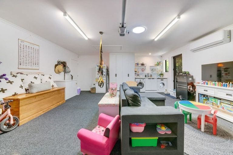 Photo of property in 42 Twin Parks Rise, Papakura, 2110