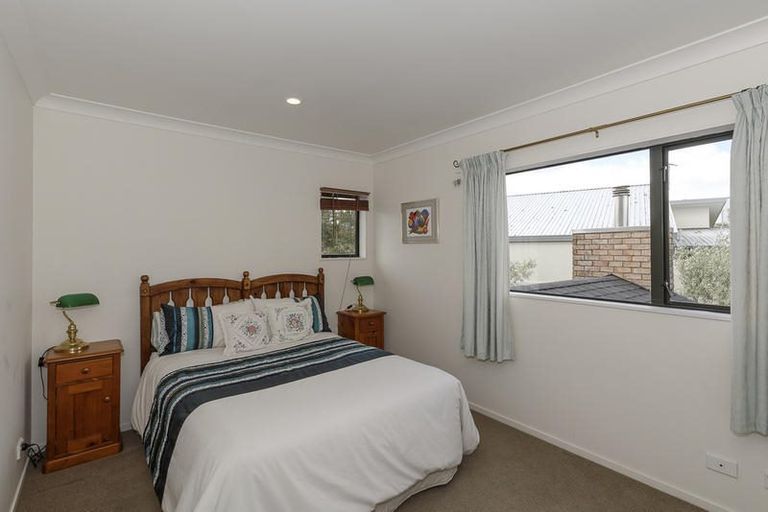 Photo of property in 21 Waimanu Drive, Te Atatu Peninsula, Auckland, 0610