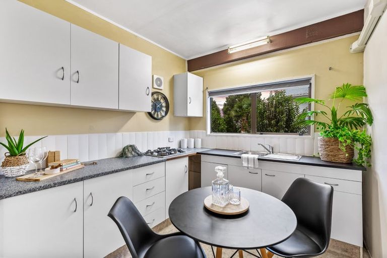 Photo of property in 10 Beauchamp Drive, Massey, Auckland, 0614