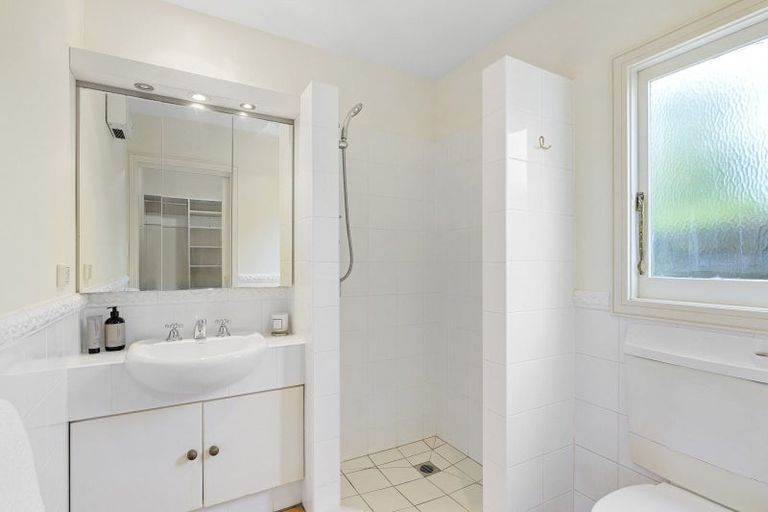 Photo of property in 2/11 Memorial Avenue, Ilam, Christchurch, 8053