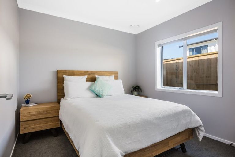 Photo of property in 65 Queen Charlotte Drive, Aotea, Porirua, 5024