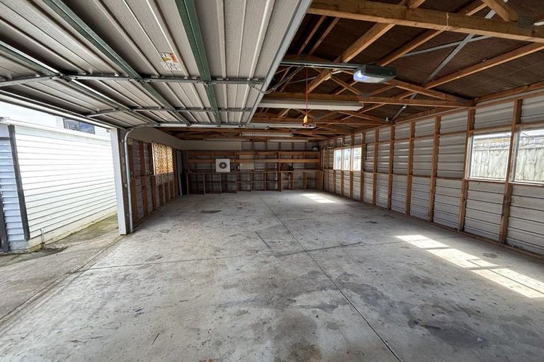 Photo of property in 2 Channel View Road, Clarks Beach, Pukekohe, 2679