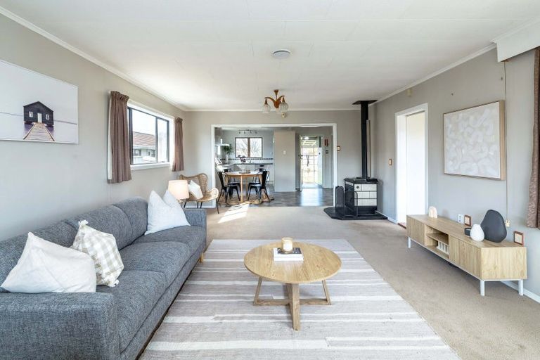 Photo of property in 14 Armstrong Avenue, Carterton, 5713