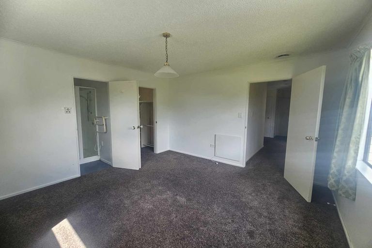 Photo of property in 3 Bayswater Place, Newlands, Wellington, 6037