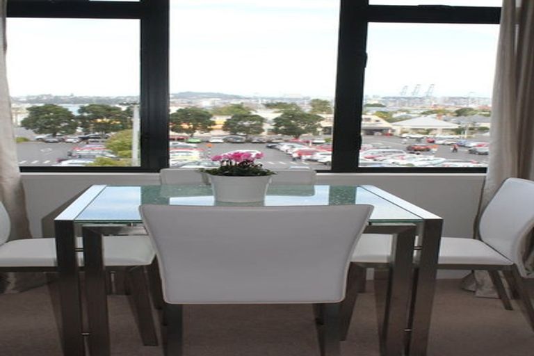 Photo of property in 2b/4 Fleet Street, Devonport, Auckland, 0624