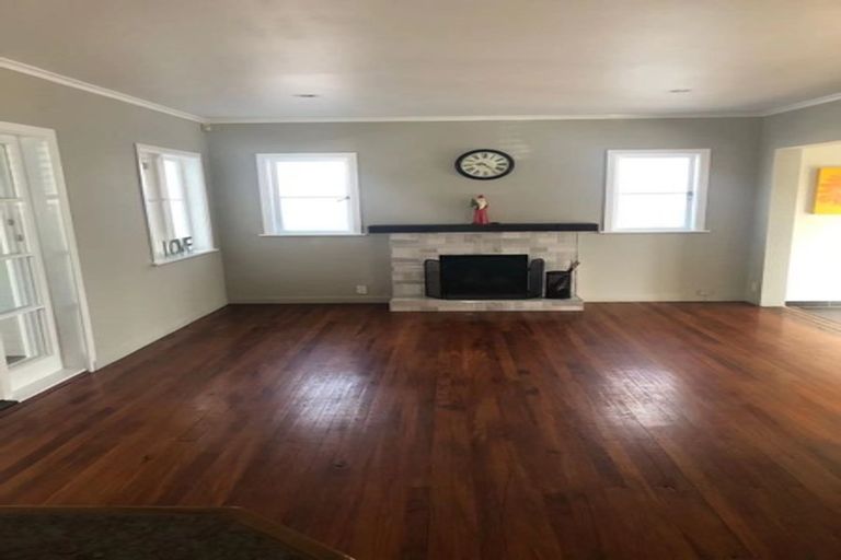 Photo of property in 1/130 Onewa Road, Northcote, Auckland, 0627