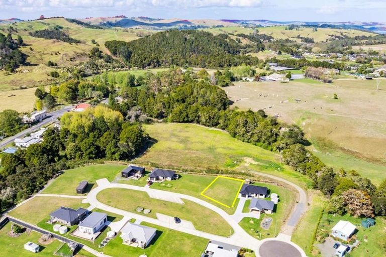 Photo of property in 25 Manaaki Circle, Paparoa, 0571