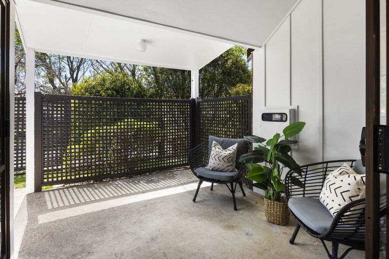 Photo of property in 1 Fairview Place, Westown, New Plymouth, 4310