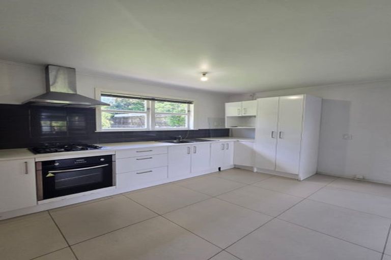 Photo of property in 155 Gossamer Drive, Pakuranga Heights, Auckland, 2010