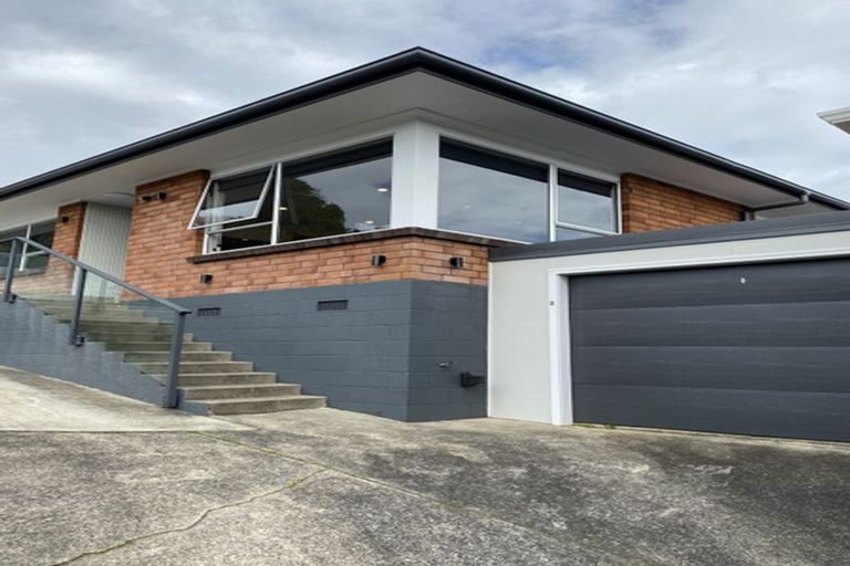 Photo of property in 2/97 Moore Street, Hillcrest, Auckland, 0627