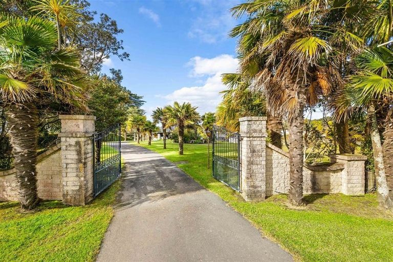 Photo of property in 185 Red Hills Road, Massey, Henderson, 0782