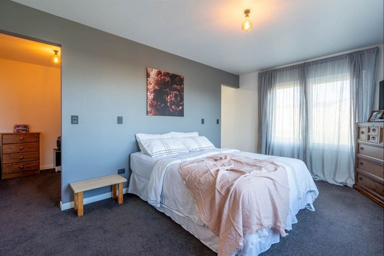Photo of property in 12 Mahia Lane, Waikanae, 5036
