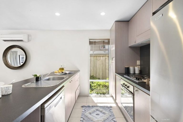 Photo of property in 48 Erlestoke Crescent, Churton Park, Wellington, 6037