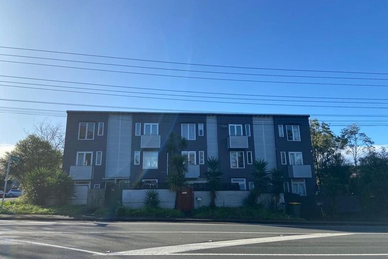 Photo of property in 435b West Coast Road, Glen Eden, Auckland, 0602