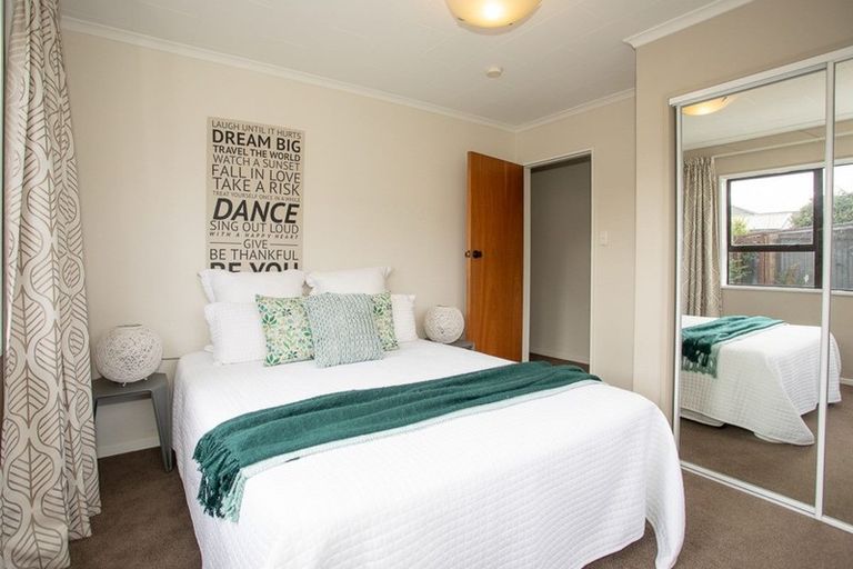 Photo of property in 16 Sawtell Place, Northcote, Christchurch, 8052