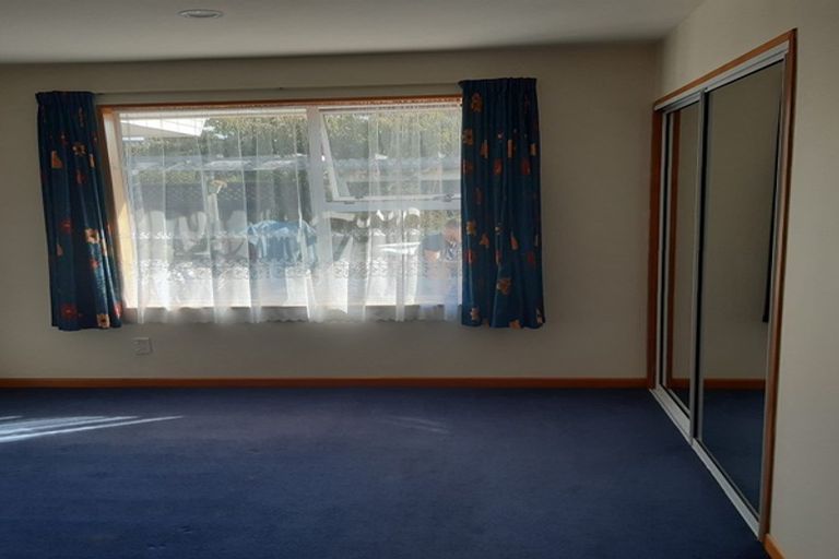 Photo of property in 15 Millcroft Place, Parklands, Christchurch, 8083