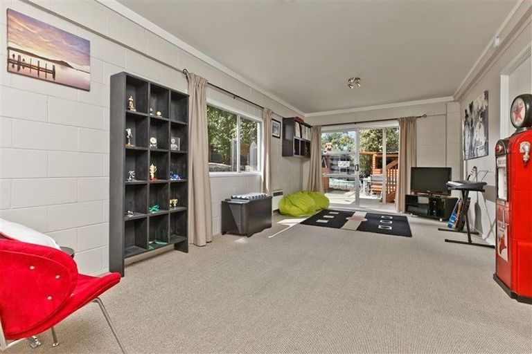 Photo of property in 4 Intrepid Place, Torbay, Auckland, 0630