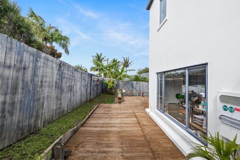 Photo of property in 12 Roy Maloney Drive, Henderson, Auckland, 0612