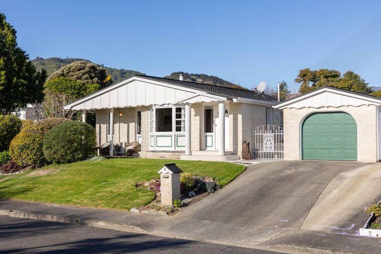 Photo of property in 1 Edgewater Street, Waikanae, 5036