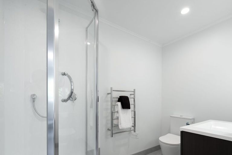 Photo of property in 112b Roberts Road, Te Atatu South, Auckland, 0610