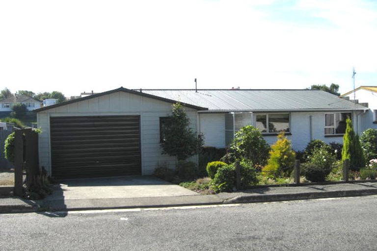 Photo of property in 2/4 Thomas Street, West End, Timaru, 7910