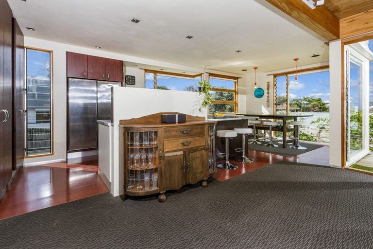 Photo of property in 39a Forrest Hill Road, Milford, Auckland, 0620