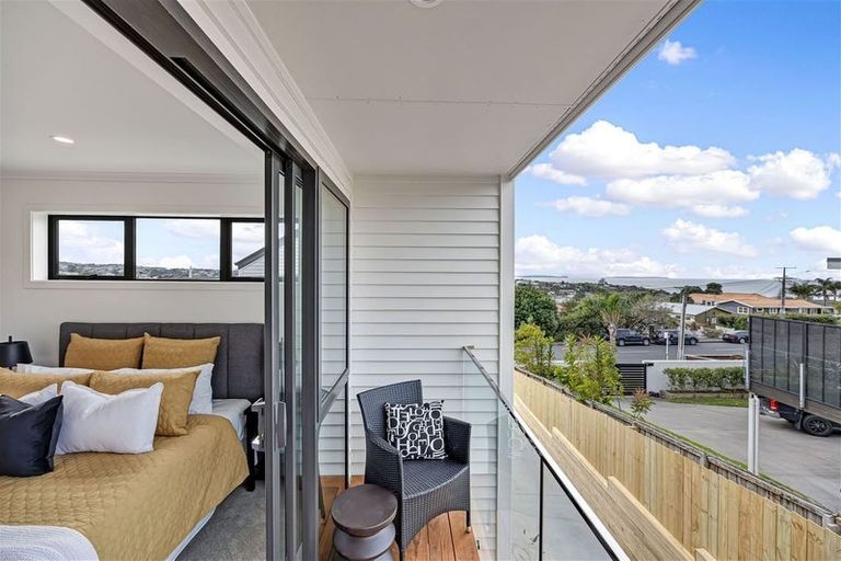Photo of property in 562b Beach Road, Rothesay Bay, Auckland, 0630