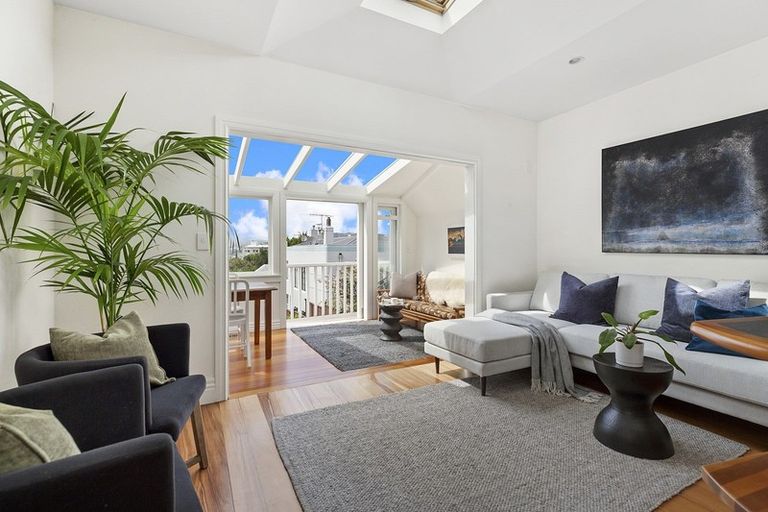 Photo of property in 33 Grant Road, Thorndon, Wellington, 6011