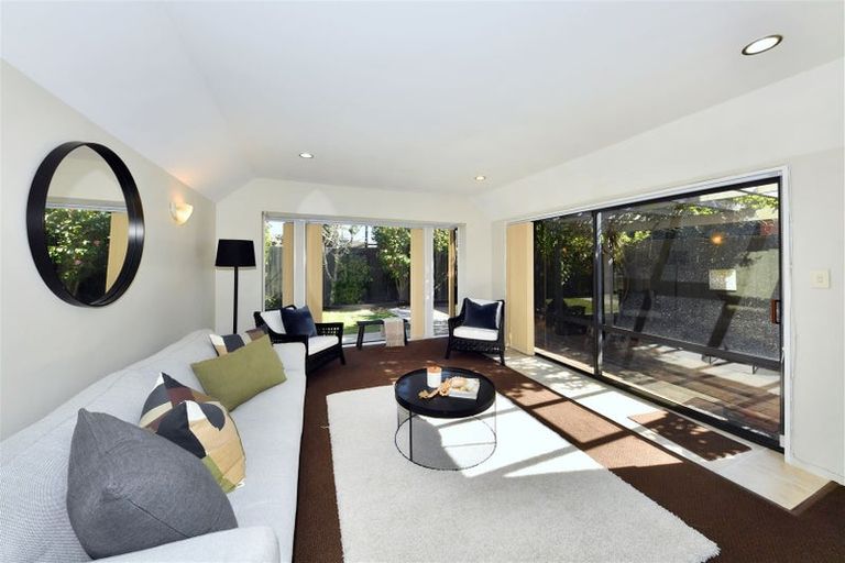 Photo of property in 431a Memorial Avenue, Burnside, Christchurch, 8053