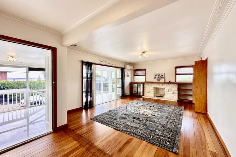 Photo of property in 19 Fairlea Road, Te Atatu South, Auckland, 0610