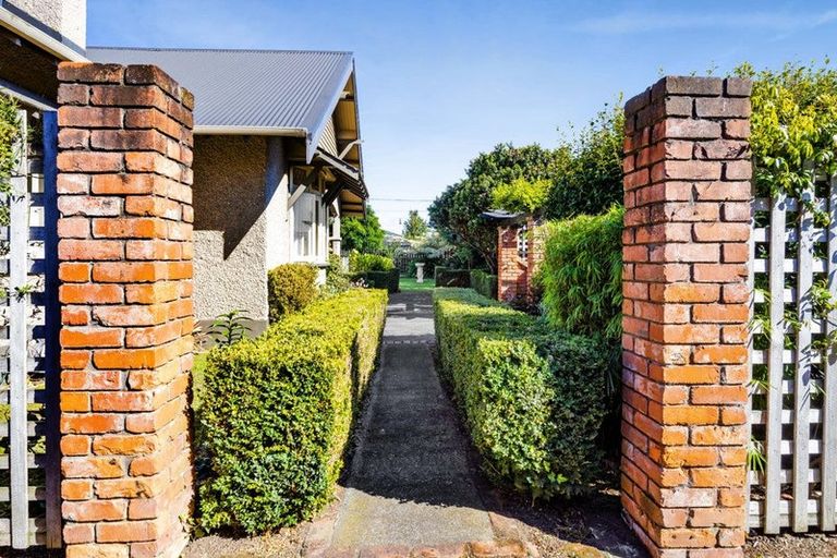 Photo of property in 70 Collins Street, Hawera, 4610