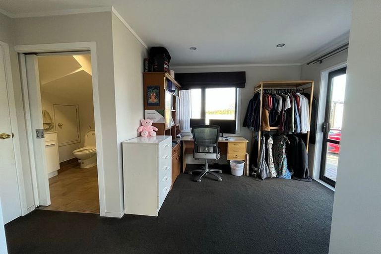 Photo of property in 19a Crystal Avenue, Glendene, Auckland, 0602