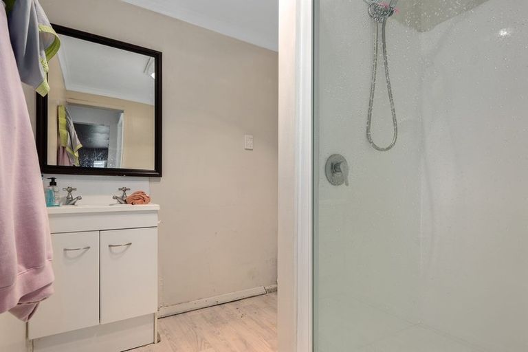 Photo of property in 32 Castle Crescent, Stokes Valley, Lower Hutt, 5019