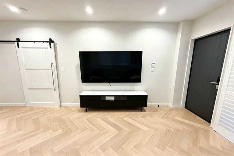 Photo of property in 95a Oreil Avenue, West Harbour, Auckland, 0618
