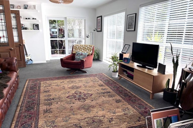 Photo of property in 1/50 Saint Andrews Square, Strowan, Christchurch, 8052