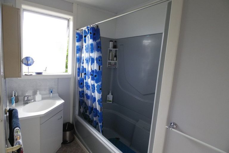 Photo of property in 49 Flanshaw Road, Te Atatu South, Auckland, 0610