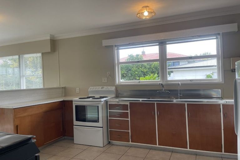 Photo of property in 384 Welcome Bay Road, Welcome Bay, Tauranga, 3175